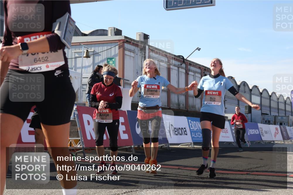 03.10.2025 - Köhlbrandbrückenlauf Luisa Fischer http://msf.ph/oto/9040262 03.10.2025 13:31:52 Ziel 4415, 4416, 4842, 4902, 4935, 5267, 5463, 5817, 6103, 6297, 6452, 6736 meine-sportfotos.de