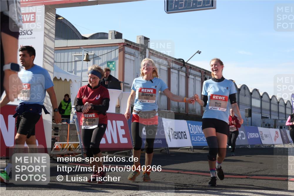 03.10.2025 - Köhlbrandbrückenlauf Luisa Fischer http://msf.ph/oto/9040266 03.10.2025 13:31:52 Ziel 4415, 4416, 4842, 4902, 4935, 5267, 5463, 5817, 6103, 6297, 6452, 6736 meine-sportfotos.de