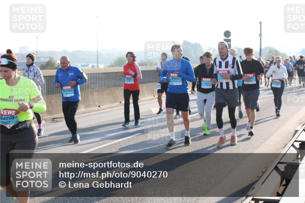 03.10.2025 - Köhlbrandbrückenlauf Lena Gebhardt http://msf.ph/oto/9040270 03.10.2025 09:25:04 Position 1 2907, 2770 meine-sportfotos.de