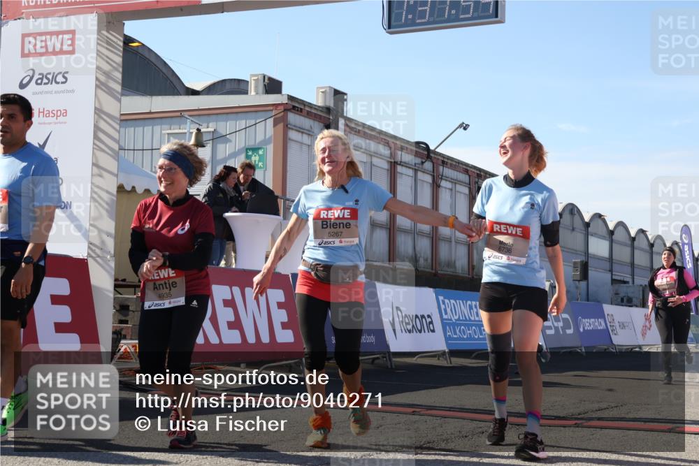 03.10.2025 - Köhlbrandbrückenlauf Luisa Fischer http://msf.ph/oto/9040271 03.10.2025 13:31:52 Ziel 4415, 4416, 4842, 4902, 4935, 5267, 5463, 5817, 6103, 6297, 6452, 6736 meine-sportfotos.de