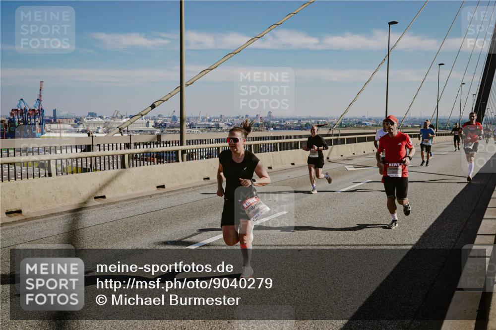 03.10.2025 - Köhlbrandbrückenlauf Michael Burmester http://msf.ph/oto/9040279 03.10.2025 12:21:16 Position 1 5898 meine-sportfotos.de