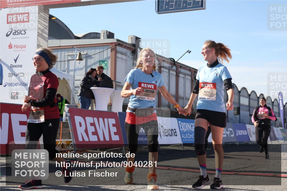 03.10.2025 - Köhlbrandbrückenlauf Luisa Fischer http://msf.ph/oto/9040281 03.10.2025 13:31:53 Ziel 4415, 4416, 4842, 4902, 4935, 5267, 5463, 5817, 6103, 6297, 6452, 6736 meine-sportfotos.de