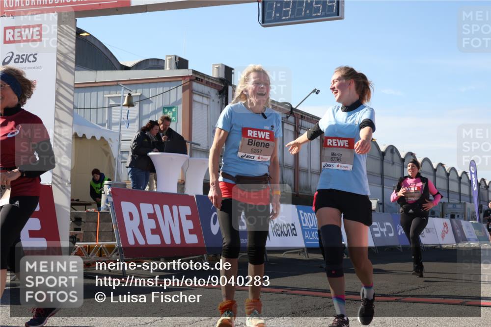 03.10.2025 - Köhlbrandbrückenlauf Luisa Fischer http://msf.ph/oto/9040283 03.10.2025 13:31:53 Ziel 4415, 4416, 4842, 4902, 4935, 5267, 5463, 5817, 6103, 6297, 6452, 6736 meine-sportfotos.de