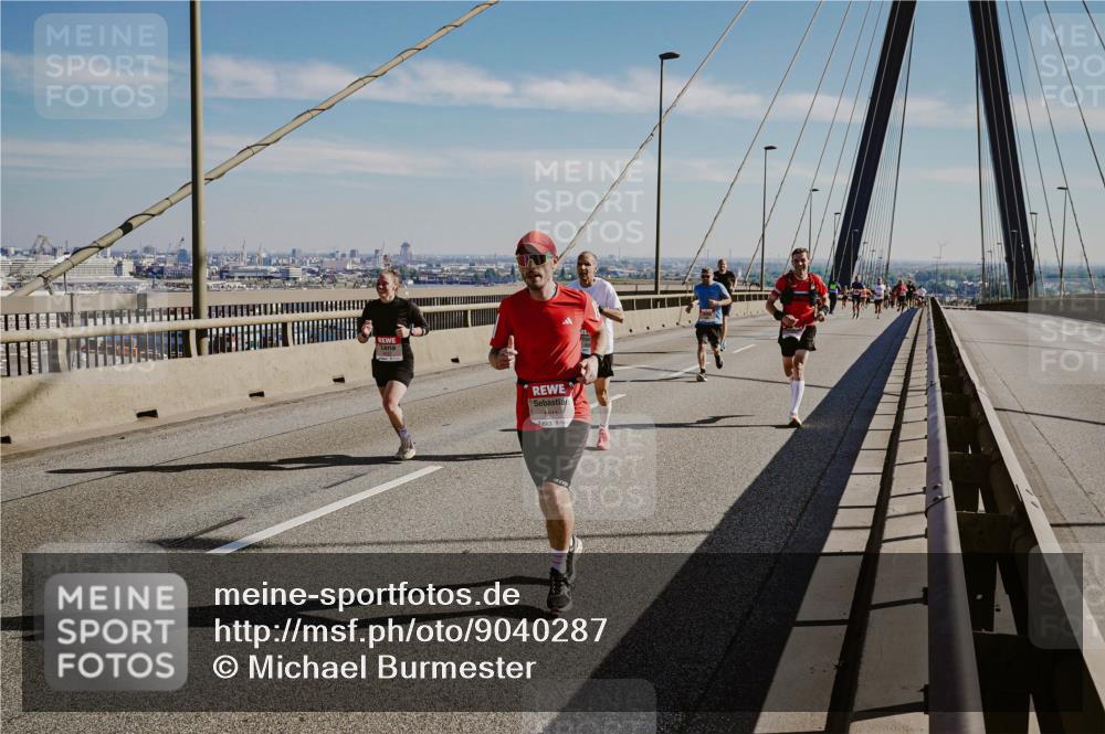03.10.2025 - Köhlbrandbrückenlauf Michael Burmester http://msf.ph/oto/9040287 03.10.2025 12:21:17 Position 1 6611 meine-sportfotos.de