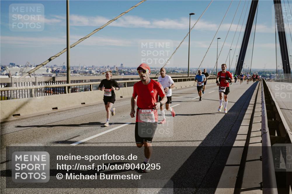 03.10.2025 - Köhlbrandbrückenlauf Michael Burmester http://msf.ph/oto/9040295 03.10.2025 12:21:17 Position 1  meine-sportfotos.de