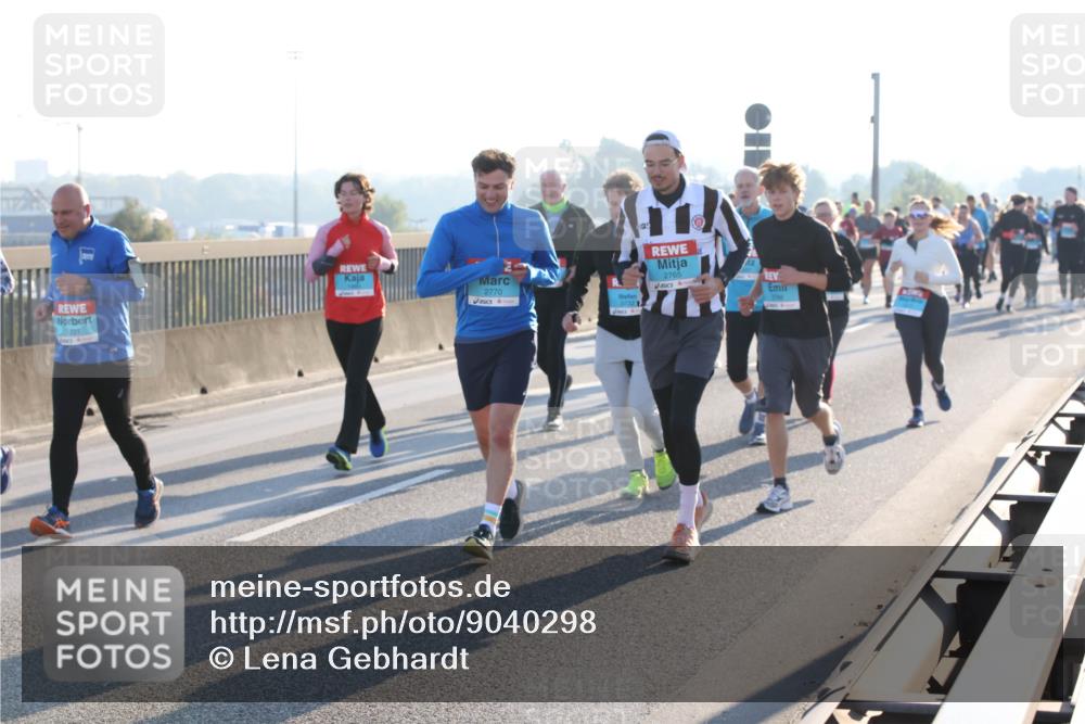 03.10.2025 - Köhlbrandbrückenlauf Lena Gebhardt http://msf.ph/oto/9040298 03.10.2025 09:25:04 Position 1 3231, 2765, 2770, 3732 meine-sportfotos.de