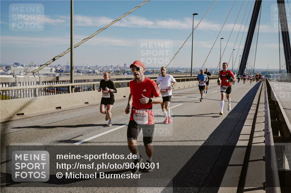 03.10.2025 - Köhlbrandbrückenlauf Michael Burmester http://msf.ph/oto/9040301 03.10.2025 12:21:17 Position 1 6611 meine-sportfotos.de