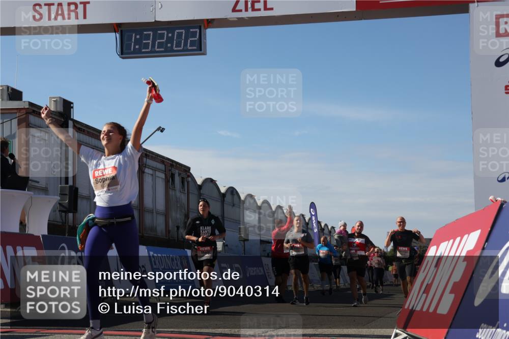 03.10.2025 - Köhlbrandbrückenlauf Luisa Fischer http://msf.ph/oto/9040314 03.10.2025 13:32:01 Ziel 4443, 4842, 4902, 4935, 5246, 5247, 5248, 5267, 6076, 6126, 6460, 6736 meine-sportfotos.de