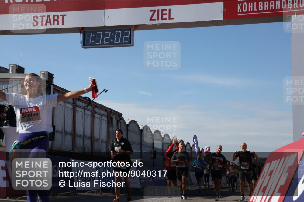 03.10.2025 - Köhlbrandbrückenlauf Luisa Fischer http://msf.ph/oto/9040317 03.10.2025 13:32:01 Ziel 4443, 4842, 4902, 4935, 5246, 5247, 5248, 5267, 6076, 6126, 6460, 6736 meine-sportfotos.de