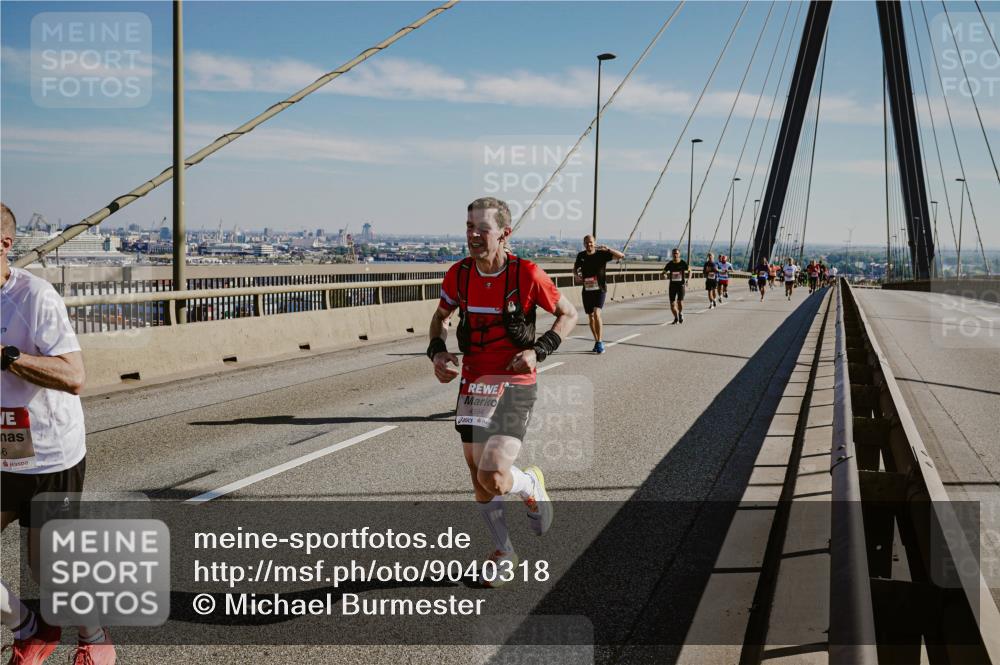 03.10.2025 - Köhlbrandbrückenlauf Michael Burmester http://msf.ph/oto/9040318 03.10.2025 12:21:19 Position 1 6, 4594 meine-sportfotos.de