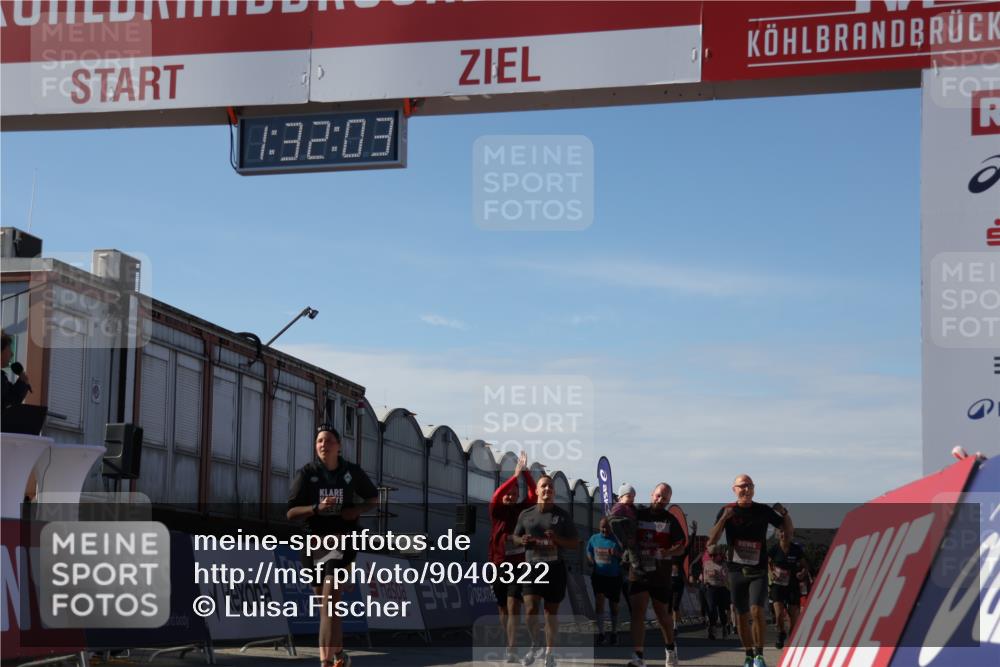 03.10.2025 - Köhlbrandbrückenlauf Luisa Fischer http://msf.ph/oto/9040322 03.10.2025 13:32:01 Ziel 4443, 4842, 4902, 4935, 5246, 5247, 5248, 5267, 6076, 6126, 6460, 6736 meine-sportfotos.de