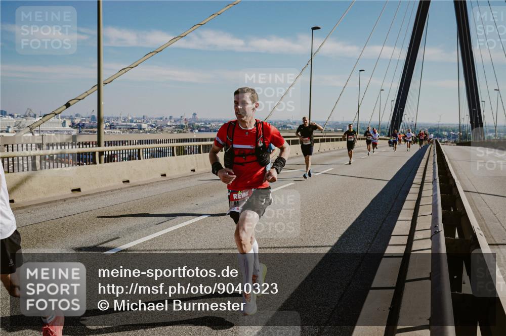 03.10.2025 - Köhlbrandbrückenlauf Michael Burmester http://msf.ph/oto/9040323 03.10.2025 12:21:19 Position 1  meine-sportfotos.de