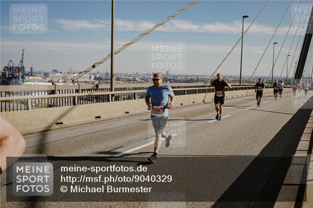 03.10.2025 - Köhlbrandbrückenlauf Michael Burmester http://msf.ph/oto/9040329 03.10.2025 12:21:20 Position 1  meine-sportfotos.de