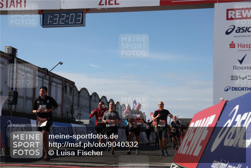 03.10.2025 - Köhlbrandbrückenlauf Luisa Fischer http://msf.ph/oto/9040332 03.10.2025 13:32:02 Ziel 4443, 4842, 4902, 5155, 5246, 5247, 5248, 5267, 6076, 6126, 6460, 6736 meine-sportfotos.de