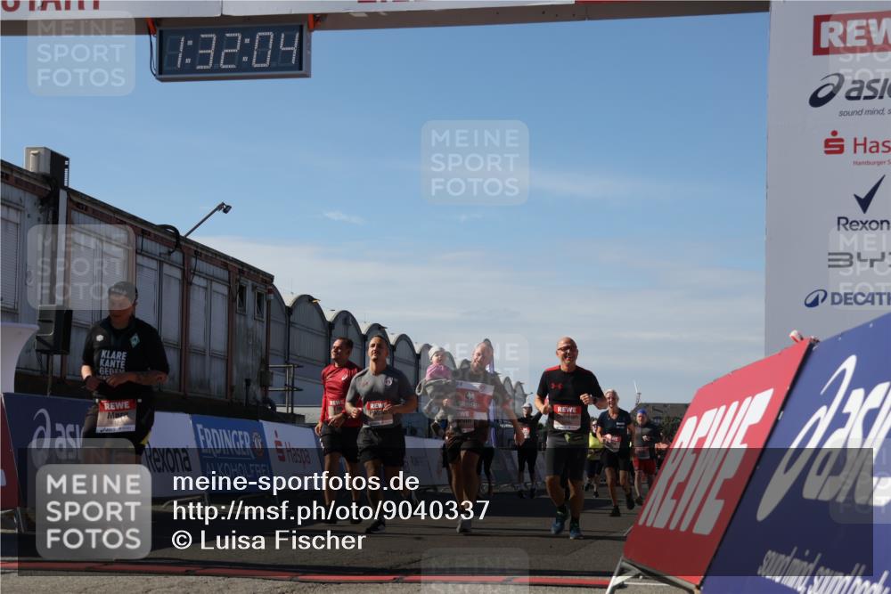 03.10.2025 - Köhlbrandbrückenlauf Luisa Fischer http://msf.ph/oto/9040337 03.10.2025 13:32:02 Ziel 4443, 4842, 4902, 5155, 5246, 5247, 5248, 5267, 6076, 6126, 6460, 6736 meine-sportfotos.de