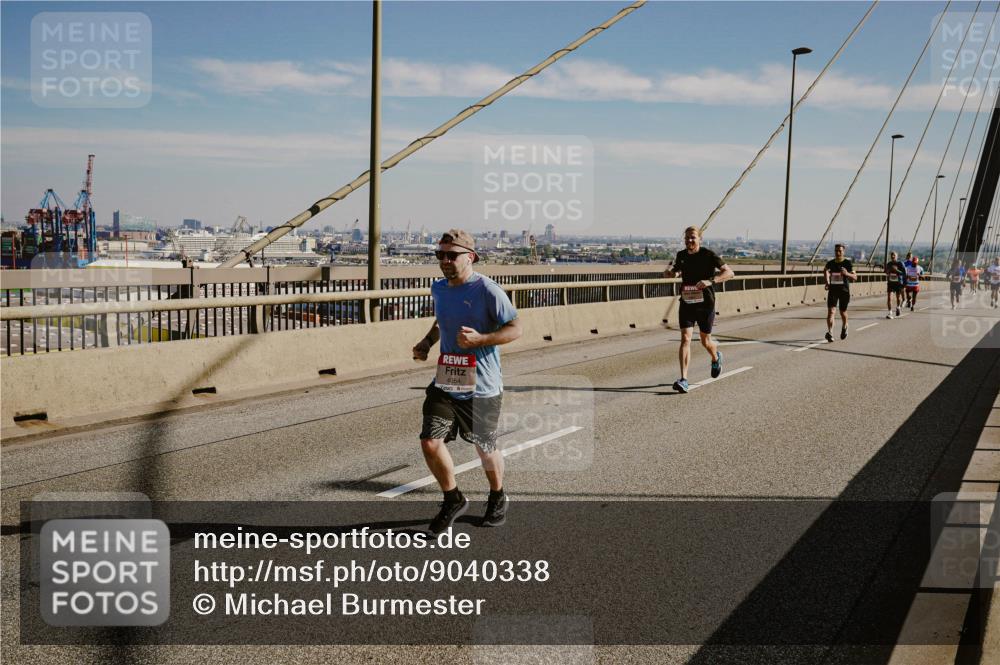 03.10.2025 - Köhlbrandbrückenlauf Michael Burmester http://msf.ph/oto/9040338 03.10.2025 12:21:20 Position 1  meine-sportfotos.de