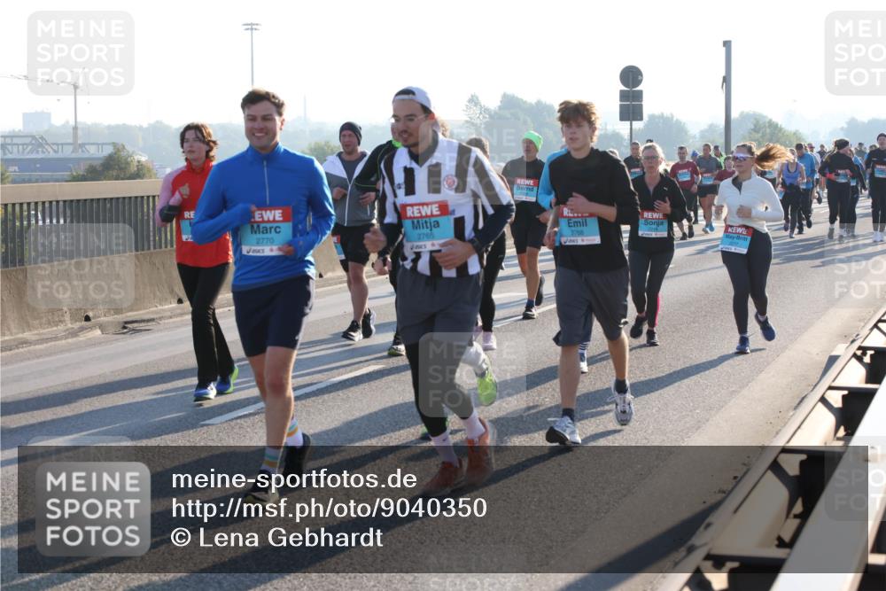 03.10.2025 - Köhlbrandbrückenlauf Lena Gebhardt http://msf.ph/oto/9040350 03.10.2025 09:25:05 Position 1 2770, 2765, 2768 meine-sportfotos.de