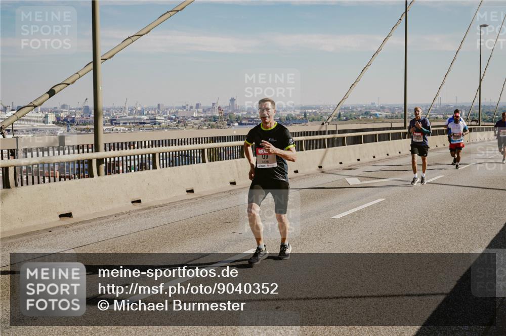 03.10.2025 - Köhlbrandbrückenlauf Michael Burmester http://msf.ph/oto/9040352 03.10.2025 12:21:24 Position 1 4126 meine-sportfotos.de