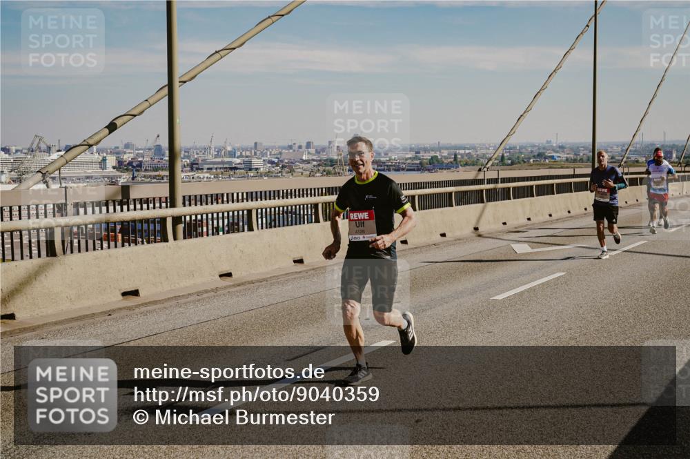 03.10.2025 - Köhlbrandbrückenlauf Michael Burmester http://msf.ph/oto/9040359 03.10.2025 12:21:24 Position 1 61, 4126 meine-sportfotos.de
