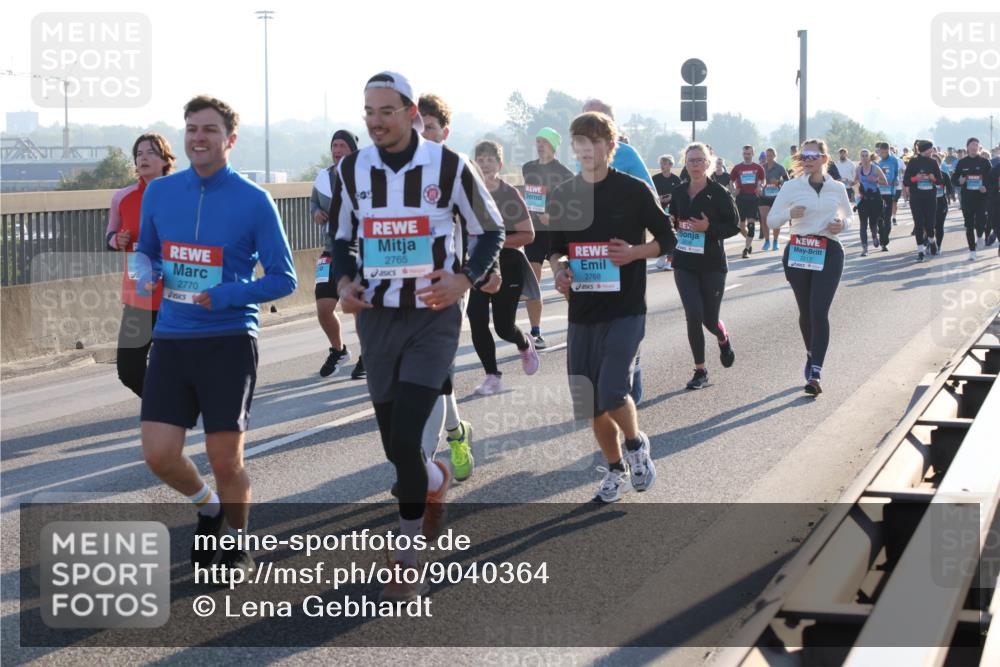 03.10.2025 - Köhlbrandbrückenlauf Lena Gebhardt http://msf.ph/oto/9040364 03.10.2025 09:25:05 Position 1 2770, 2765, 2768, 2217 meine-sportfotos.de