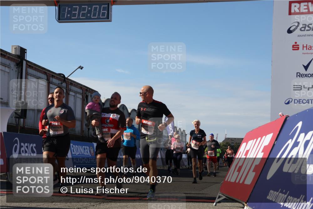 03.10.2025 - Köhlbrandbrückenlauf Luisa Fischer http://msf.ph/oto/9040370 03.10.2025 13:32:04 Ziel 4443, 4842, 4902, 5155, 5238, 5246, 5247, 5248, 5921, 5922, 6076, 6126, 6146, 6460 meine-sportfotos.de