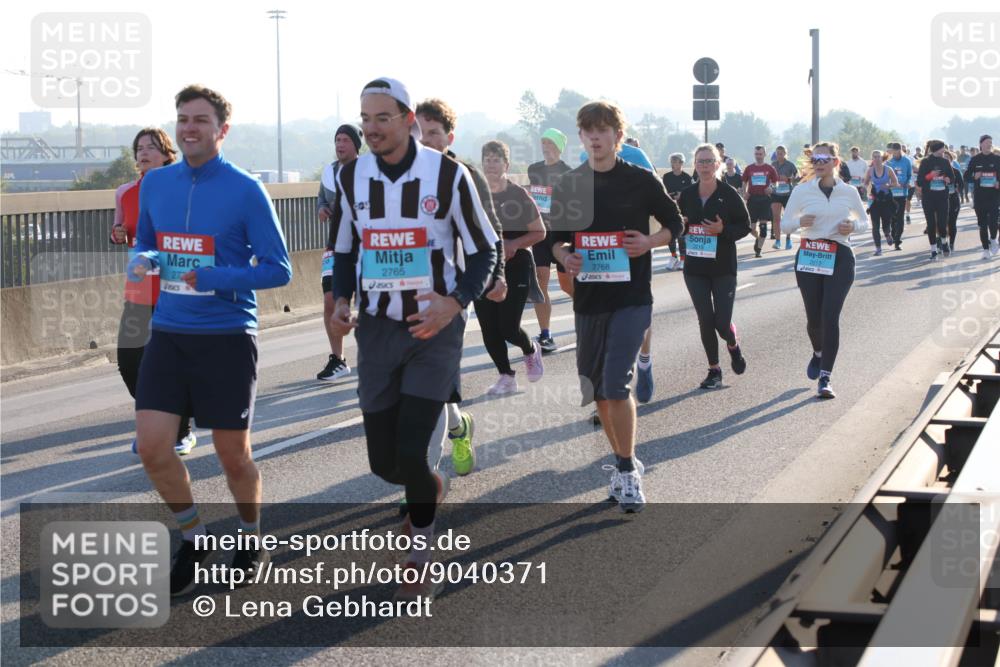 03.10.2025 - Köhlbrandbrückenlauf Lena Gebhardt http://msf.ph/oto/9040371 03.10.2025 09:25:05 Position 1 09, 2765, 2768, 2217 meine-sportfotos.de