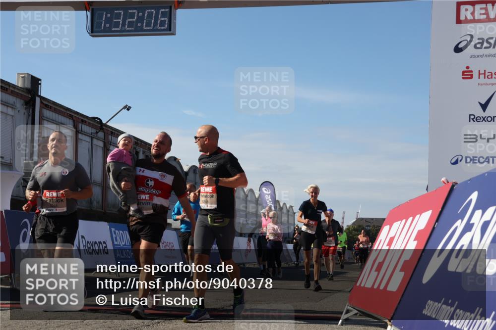 03.10.2025 - Köhlbrandbrückenlauf Luisa Fischer http://msf.ph/oto/9040378 03.10.2025 13:32:05 Ziel 4443, 4842, 4902, 5155, 5238, 5246, 5247, 5248, 5921, 5922, 5923, 6076, 6126, 6146, 6460 meine-sportfotos.de