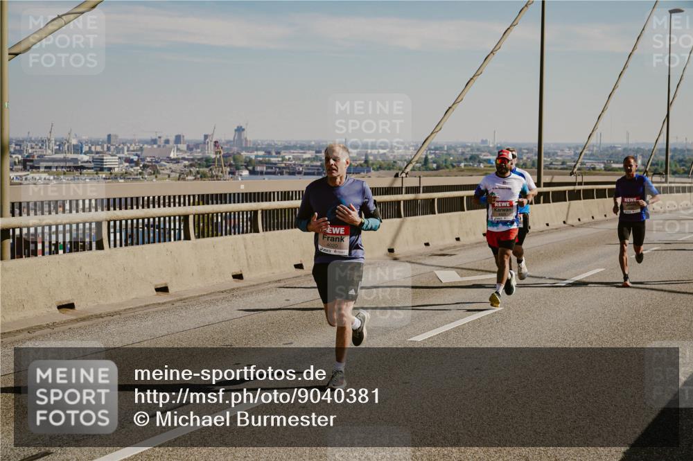 03.10.2025 - Köhlbrandbrückenlauf Michael Burmester http://msf.ph/oto/9040381 03.10.2025 12:21:26 Position 1 4020 meine-sportfotos.de