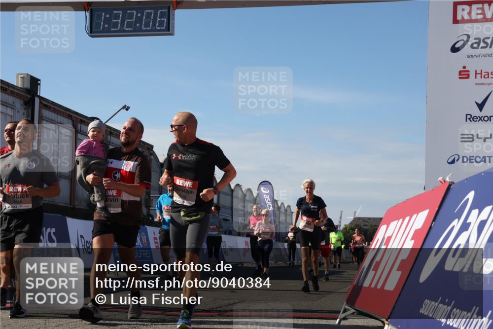 03.10.2025 - Köhlbrandbrückenlauf Luisa Fischer http://msf.ph/oto/9040384 03.10.2025 13:32:05 Ziel 4443, 4842, 4902, 5155, 5238, 5246, 5247, 5248, 5921, 5922, 5923, 6076, 6126, 6146, 6460 meine-sportfotos.de