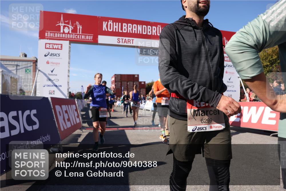 03.10.2025 - Köhlbrandbrückenlauf Lena Gebhardt http://msf.ph/oto/9040388 03.10.2025 13:16:50 Ziel 4168, 4330, 4356, 4359, 4431, 4551, 4605, 4813, 5028, 5053, 5099, 5166, 5302, 5385, 5386, 5453, 5467, 6286, 6299, 6340, 6343, 6620, 6658, 6697, 6746, 6785 meine-sportfotos.de