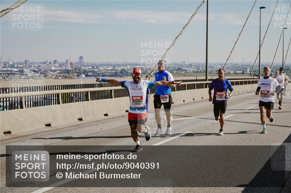 03.10.2025 - Köhlbrandbrückenlauf Michael Burmester http://msf.ph/oto/9040391 03.10.2025 12:21:27 Position 1 6142 meine-sportfotos.de
