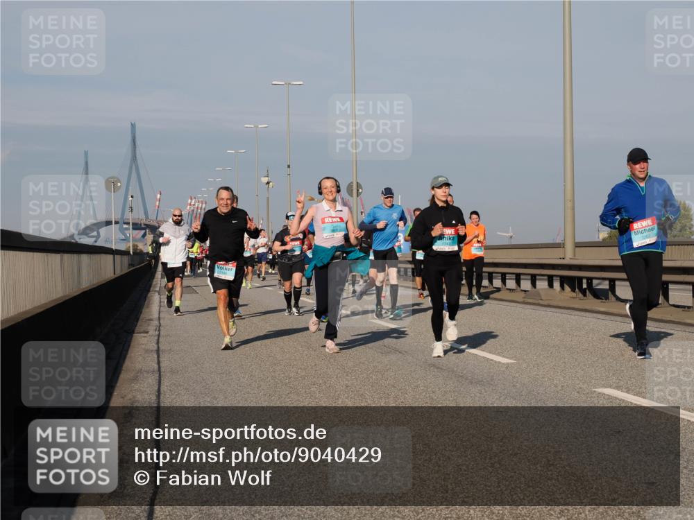 03.10.2025 - Köhlbrandbrückenlauf Fabian Wolf http://msf.ph/oto/9040429 03.10.2025 09:54:29 Position 3 1149, 1747, 3202 meine-sportfotos.de