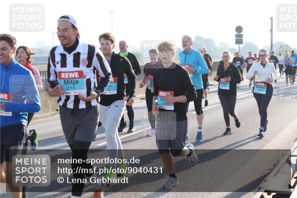 03.10.2025 - Köhlbrandbrückenlauf Lena Gebhardt http://msf.ph/oto/9040431 03.10.2025 09:25:06 Position 1 2765, 732, 2768, 2, 2218, 2217 meine-sportfotos.de