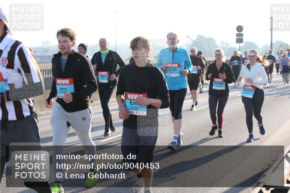 03.10.2025 - Köhlbrandbrückenlauf Lena Gebhardt http://msf.ph/oto/9040453 03.10.2025 09:25:06 Position 1 3256, 3732, 2768, 2037, 2218, 2217 meine-sportfotos.de