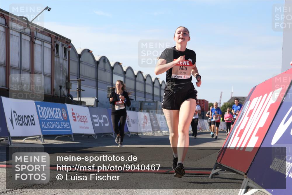 03.10.2025 - Köhlbrandbrückenlauf Luisa Fischer http://msf.ph/oto/9040467 03.10.2025 13:32:19 Ziel 4485, 4578, 4985, 5238, 5354, 5820, 5921, 5922, 5923, 6146, 6287, 6304 meine-sportfotos.de