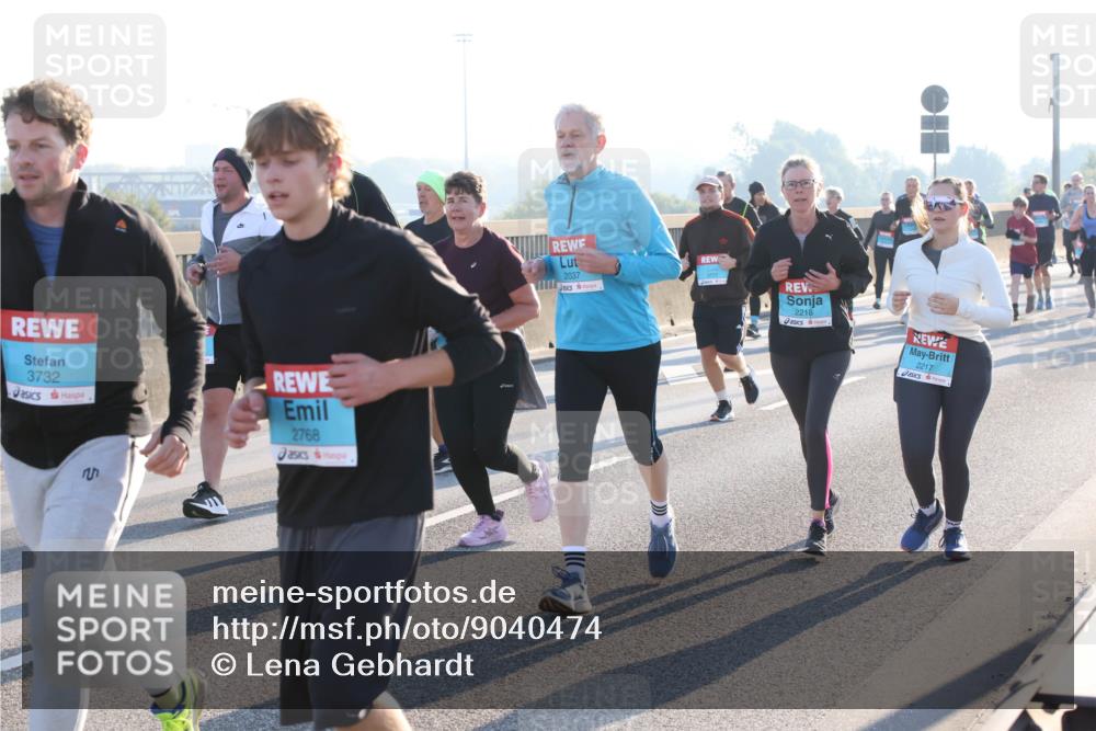 03.10.2025 - Köhlbrandbrückenlauf Lena Gebhardt http://msf.ph/oto/9040474 03.10.2025 09:25:07 Position 1 3732, 2768, 2037, 3777, 2218, 2217 meine-sportfotos.de