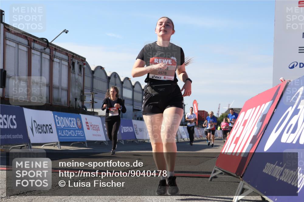 03.10.2025 - Köhlbrandbrückenlauf Luisa Fischer http://msf.ph/oto/9040478 03.10.2025 13:32:19 Ziel 4485, 4578, 4985, 5238, 5354, 5820, 5921, 5922, 5923, 6146, 6287, 6304 meine-sportfotos.de
