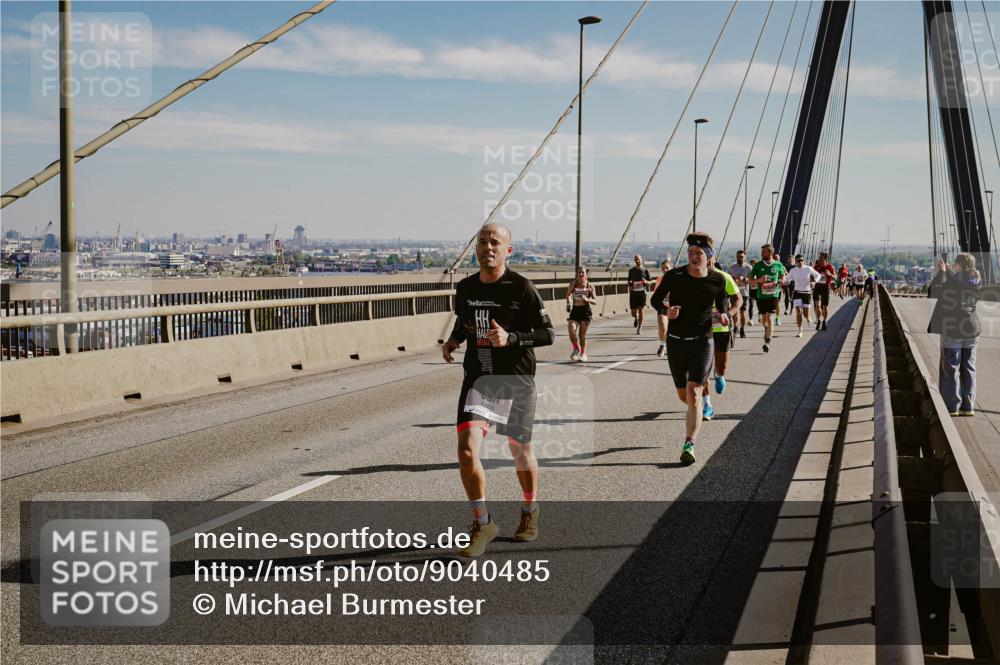 03.10.2025 - Köhlbrandbrückenlauf Michael Burmester http://msf.ph/oto/9040485 03.10.2025 12:21:34 Position 1  meine-sportfotos.de