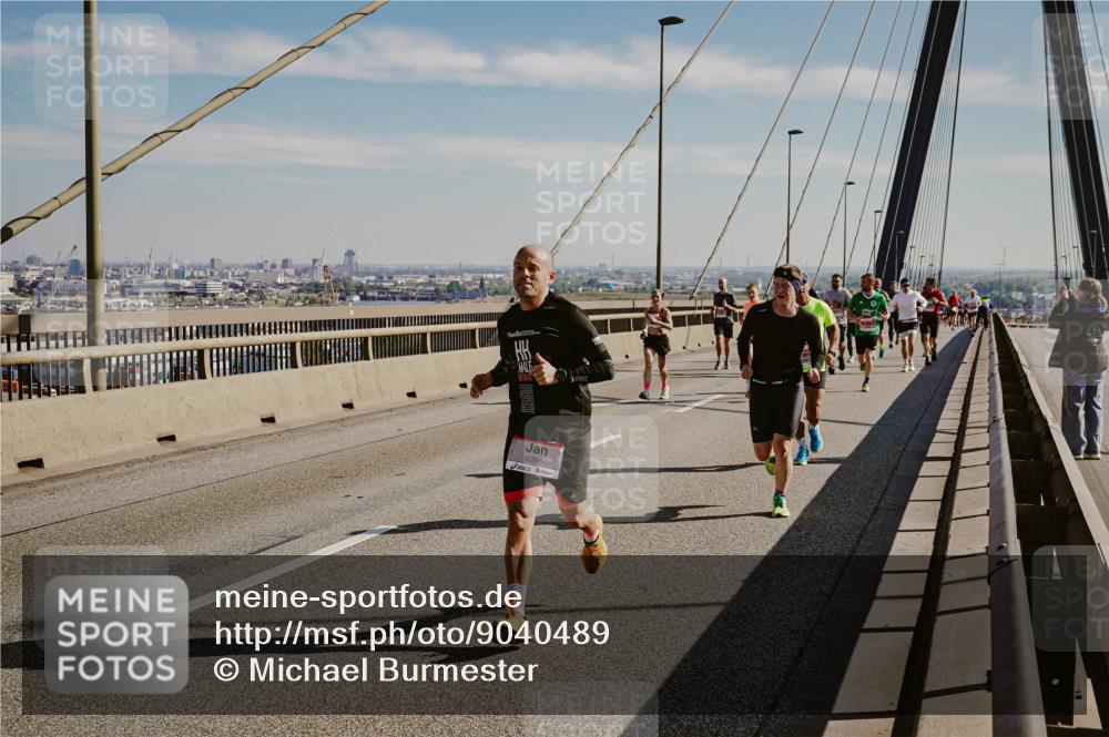 03.10.2025 - Köhlbrandbrückenlauf Michael Burmester http://msf.ph/oto/9040489 03.10.2025 12:21:34 Position 1 6266 meine-sportfotos.de