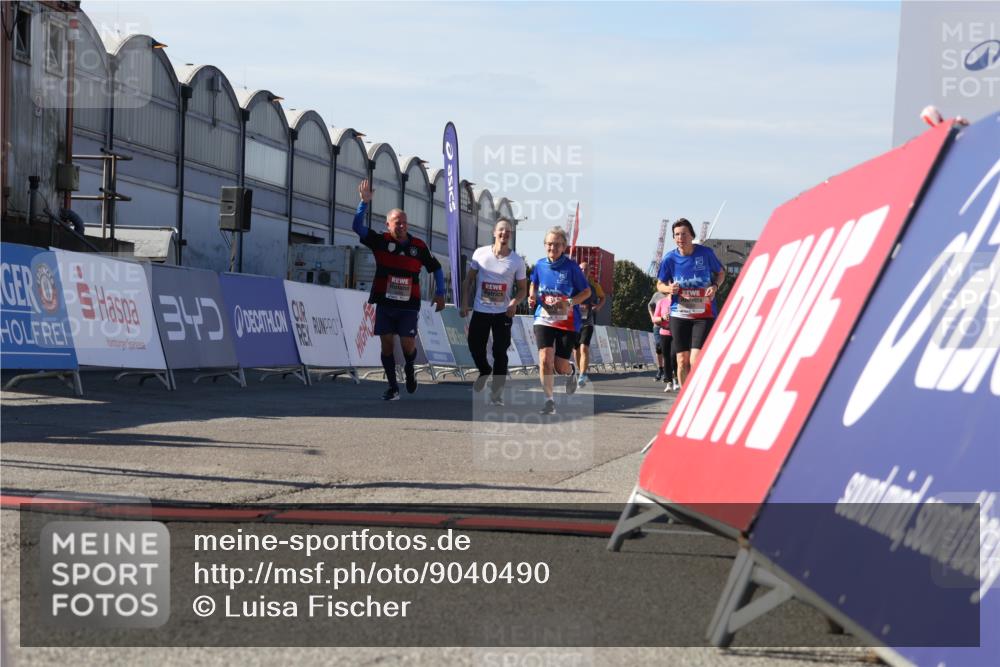03.10.2025 - Köhlbrandbrückenlauf Luisa Fischer http://msf.ph/oto/9040490 03.10.2025 13:32:21 Ziel 4485, 4578, 4966, 4985, 5354, 5357, 5820, 5891, 5892, 5923, 6287, 6304 meine-sportfotos.de