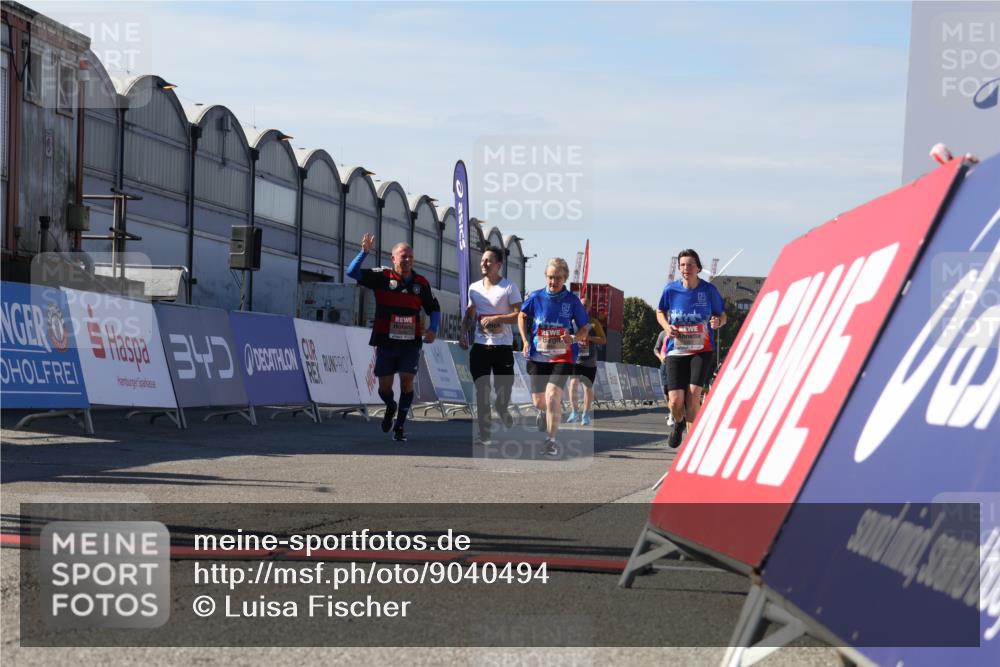 03.10.2025 - Köhlbrandbrückenlauf Luisa Fischer http://msf.ph/oto/9040494 03.10.2025 13:32:21 Ziel 4485, 4578, 4966, 4985, 5354, 5357, 5820, 5891, 5892, 5923, 6287, 6304 meine-sportfotos.de