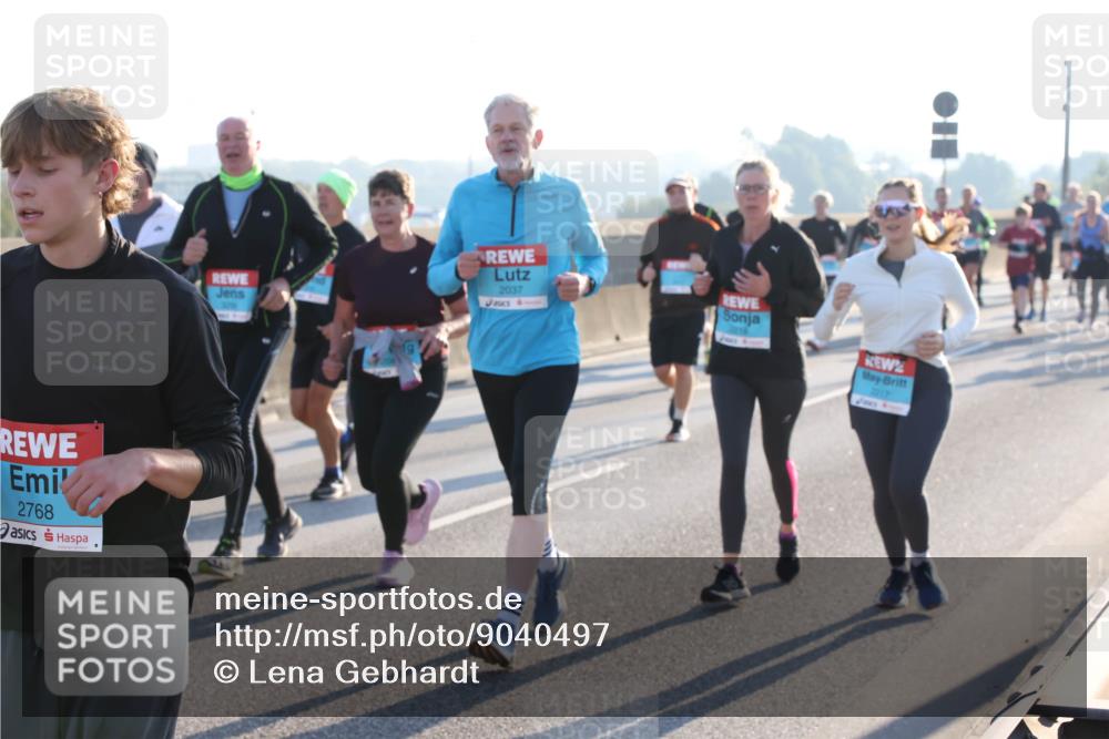 03.10.2025 - Köhlbrandbrückenlauf Lena Gebhardt http://msf.ph/oto/9040497 03.10.2025 09:25:07 Position 1 2768, 2037, 2217 meine-sportfotos.de