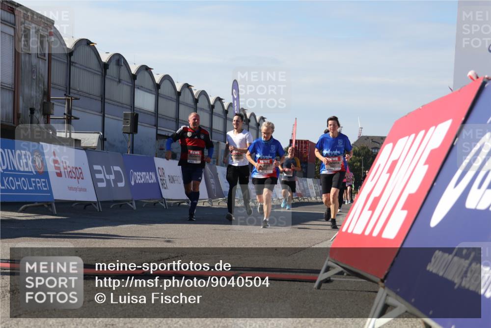 03.10.2025 - Köhlbrandbrückenlauf Luisa Fischer http://msf.ph/oto/9040504 03.10.2025 13:32:22 Ziel 4485, 4578, 4966, 4985, 5354, 5357, 5820, 5891, 5892, 6287, 6304 meine-sportfotos.de
