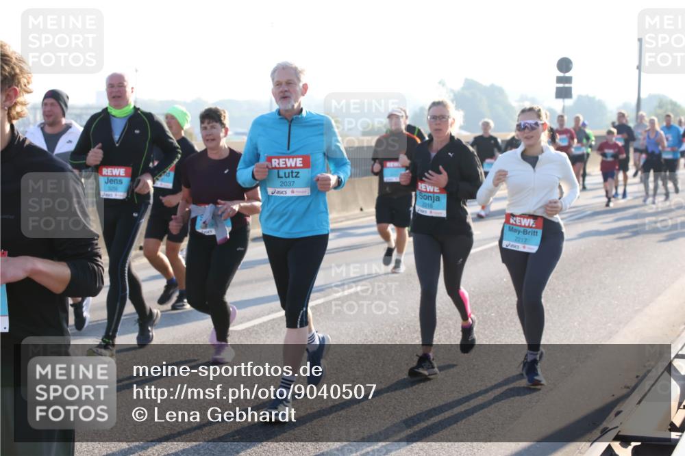 03.10.2025 - Köhlbrandbrückenlauf Lena Gebhardt http://msf.ph/oto/9040507 03.10.2025 09:25:07 Position 1 2037, 2217, 6 meine-sportfotos.de