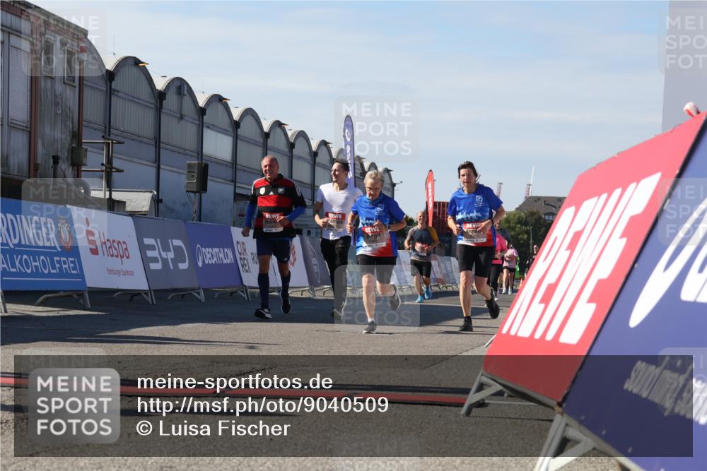 03.10.2025 - Köhlbrandbrückenlauf Luisa Fischer http://msf.ph/oto/9040509 03.10.2025 13:32:22 Ziel 4485, 4578, 4966, 4985, 5354, 5357, 5820, 5891, 5892, 6287, 6304 meine-sportfotos.de