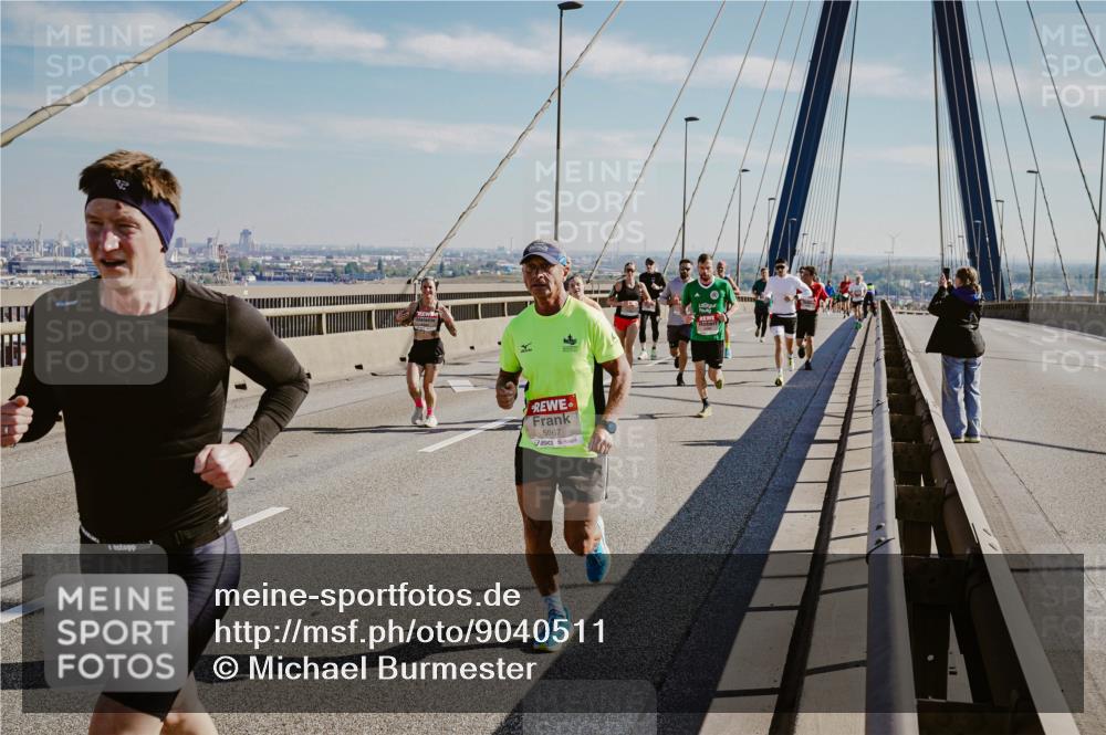 03.10.2025 - Köhlbrandbrückenlauf Michael Burmester http://msf.ph/oto/9040511 03.10.2025 12:21:36 Position 1 5967 meine-sportfotos.de