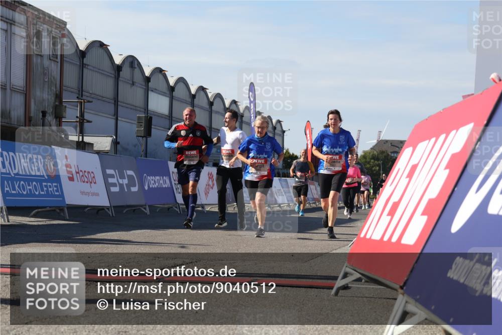03.10.2025 - Köhlbrandbrückenlauf Luisa Fischer http://msf.ph/oto/9040512 03.10.2025 13:32:23 Ziel 4485, 4578, 4966, 5354, 5357, 5820, 5891, 5892, 6287, 6304 meine-sportfotos.de