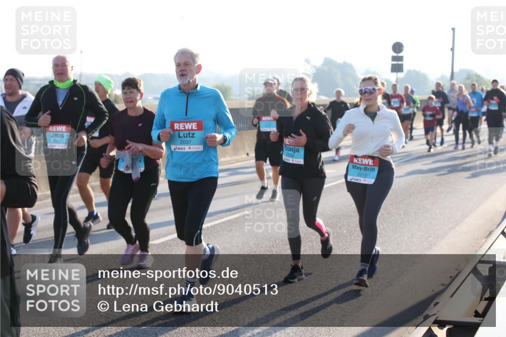 03.10.2025 - Köhlbrandbrückenlauf Lena Gebhardt http://msf.ph/oto/9040513 03.10.2025 09:25:07 Position 1 2037, 2218, 2217 meine-sportfotos.de