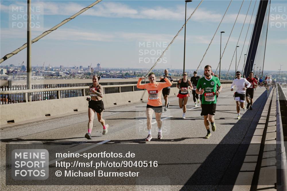 03.10.2025 - Köhlbrandbrückenlauf Michael Burmester http://msf.ph/oto/9040516 03.10.2025 12:21:38 Position 1 4095 meine-sportfotos.de