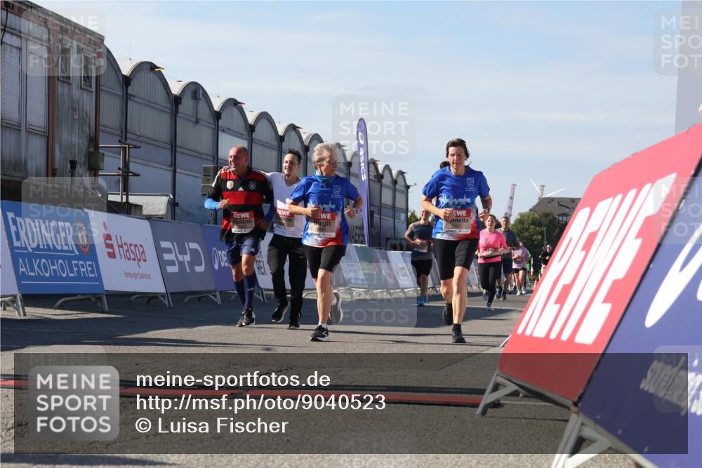 03.10.2025 - Köhlbrandbrückenlauf Luisa Fischer http://msf.ph/oto/9040523 03.10.2025 13:32:23 Ziel 4485, 4578, 4966, 5354, 5357, 5820, 5891, 5892, 6287, 6304 meine-sportfotos.de